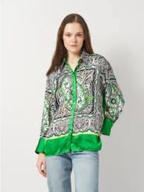 MAISON D’AMÉLIE 70’s vibe green blouse!